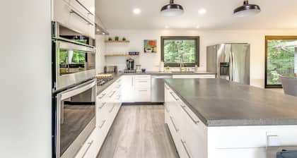 Riverfront Appleton Home With Pool & Boat Dock!