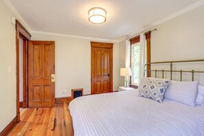 House (4 Bedrooms) | 4 bedrooms, iron/ironing board, bed sheets