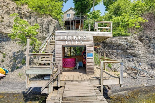 'lockes Glen' - Lakefront Geneva Getaway w/ Dock!