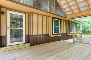 Terrace/patio - Pittsburg Cabin w/ Grill & Fire Pit! (Pittsburg)