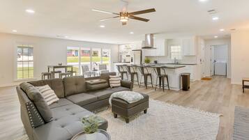 House (4 Bedrooms) | Interior