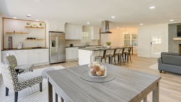 House (4 Bedrooms) | Interior