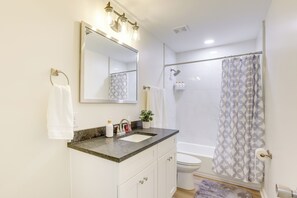 House (4 Bedrooms) | Interior - Northport Game Day Getaway: 5 Mi to University! (Northport)