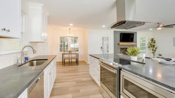 House (4 Bedrooms) | Interior