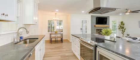 House (4 Bedrooms) | Interior