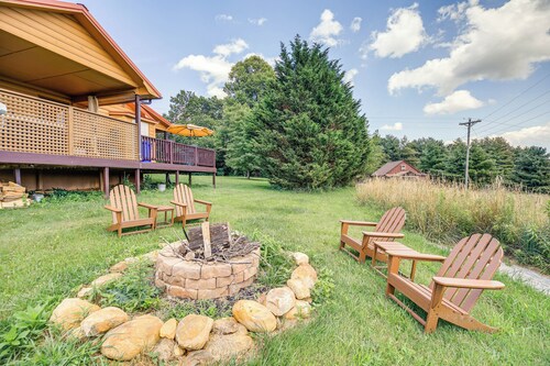 Wraparound Deck & Hot Tub: Blue Ridge Mtn Cabin