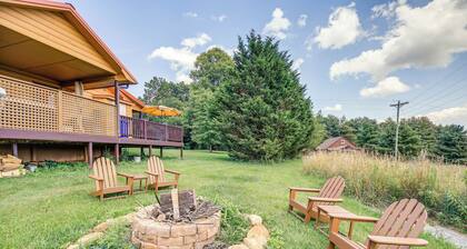 Wraparound Deck & Hot Tub: Blue Ridge Mtn Cabin