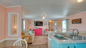 House (2 Bedrooms) | Interior