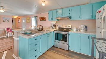 House (2 Bedrooms) | Interior