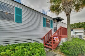 House (2 Bedrooms) | Interior - Walk to Shore: Myrtle Beach House w/ Private Deck! (Murrells Inlet)