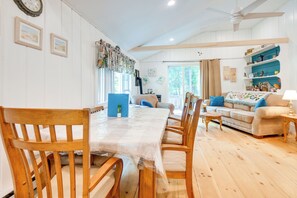Interior - 'lakeside Lagoon' Middleton Home Near Sunrise Lake (Middleton)