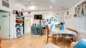 Interior - 'lakeside Lagoon' Middleton Home Near Sunrise Lake (Middleton)