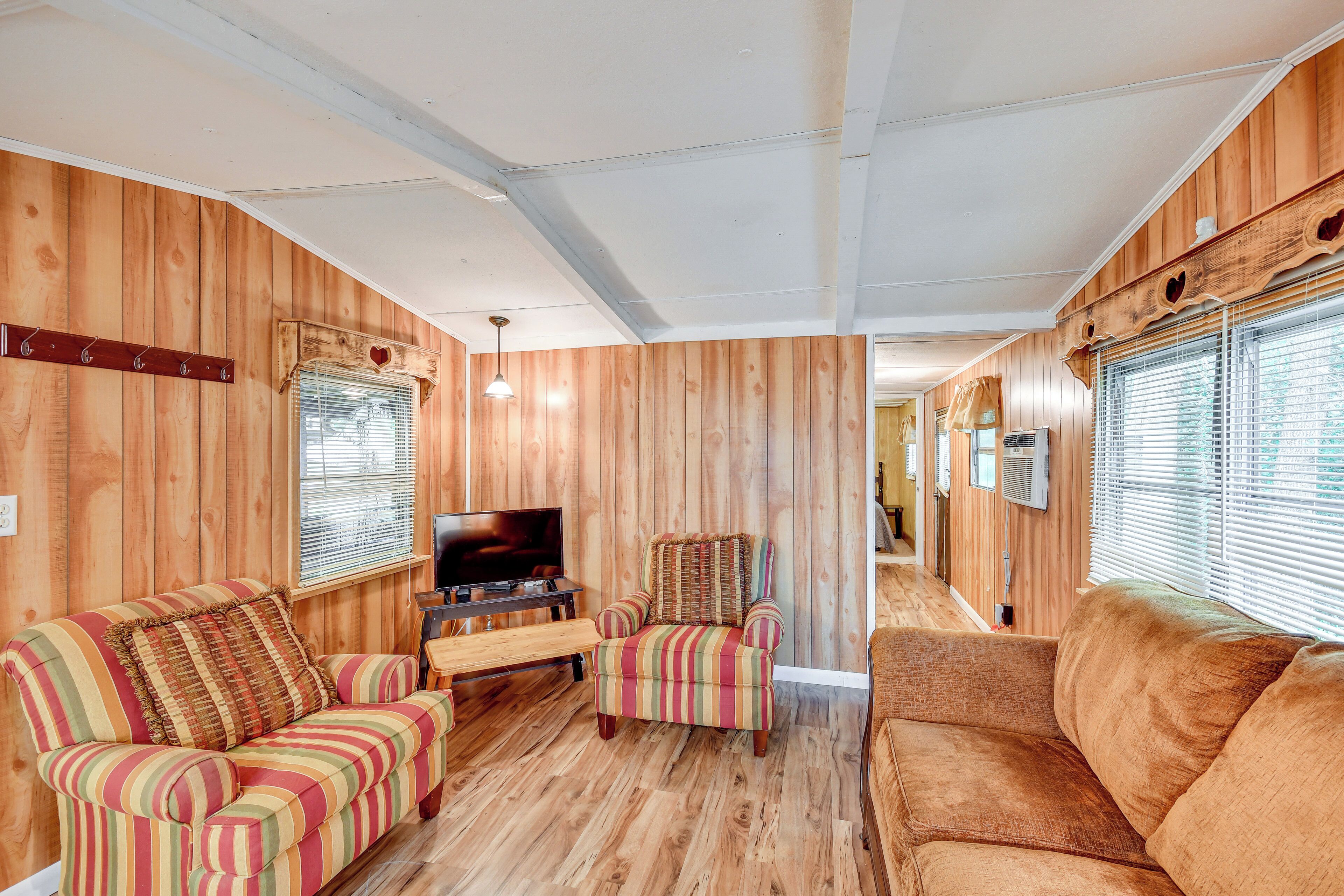 House (2 Bedrooms) | Interior