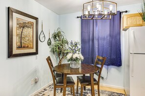 Apartment (0 Bedroom) | Interior - Walkable Paradise: Downtown Puyallup Studio! (Puyallup)