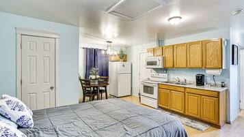 Apartment (0 Bedroom) | Interior