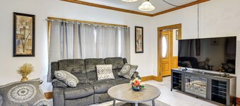 Charming Puyallup Home w/ Fireplace!