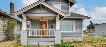 Charming Puyallup Home w/ Fireplace!