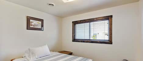 House (Multiple Bedrooms) | Interior