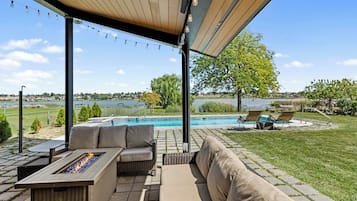 House (Multiple Bedrooms) | Front of property
