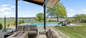 Lakefront Washington Home w/ Private Pool & Sauna