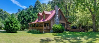 Cabin w/ Hot Tub + Fishing Pond in Del Rio!