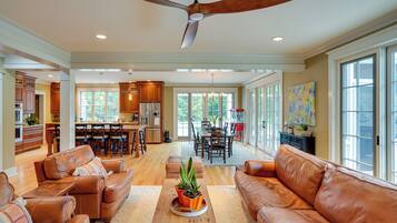 House (4 Bedrooms) | Interior