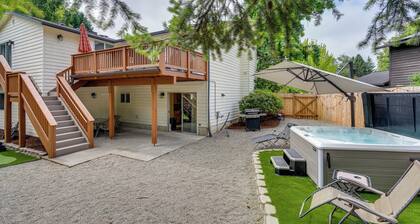 Cozy Kenmore Vacation Rental w/ Shared Hot Tub!