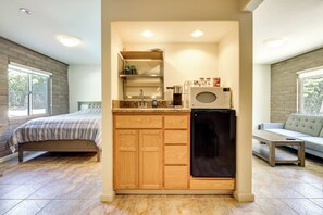 Apartment (0 Bedroom) | Front of property