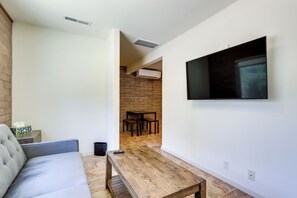 Apartment (0 Bedroom) | Interior