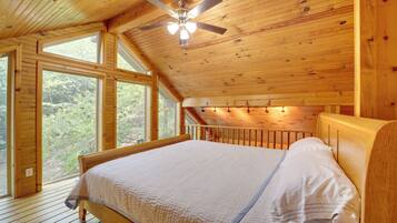 House (6 Bedrooms) | Interior