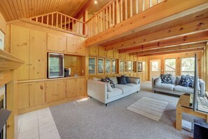 House (6 Bedrooms) | Interior