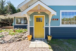 Cottage (1 Bedroom) | Interior - Sequim Escape w/ Gas Grill & Deck, Walk to Beach! (Sequim)