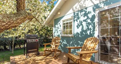 Sequim Escape w/ Gas Grill & Deck, Walk to Beach!
