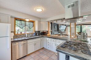 Lò vi sóng, lò nướng, bếp nấu, máy rửa bát 