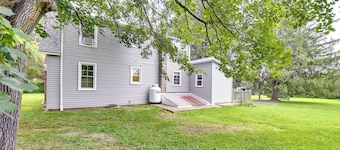 Charming East Durham Home - 2 Mi to Water Park
