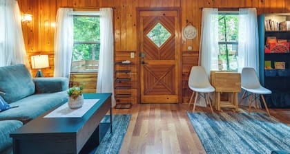 Fire Pit, Deck & Grill: Cozy Twain Harte Cabin!