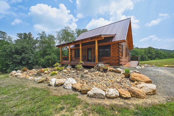 House (3 Bedrooms) | Front of property - Modern Willis Cabin Retreat: 24-acre Working Farm! (Willis)