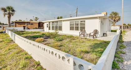 Ormond Beach Home: Walk to Community Beach!