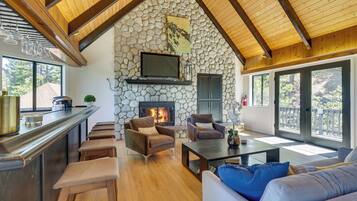 House (4 Bedrooms) | Front of property