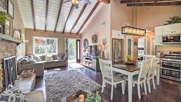 Cottage (2 Bedrooms) | Interior