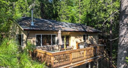 Cozy Mi-wuk Village Cabin w/ Deck!