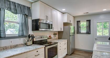 Pasadena Hideaway w/ Game Room & Fire Pit!