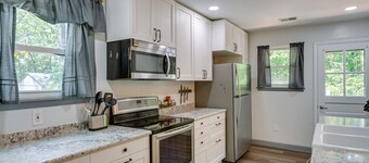 Pasadena Hideaway w/ Game Room & Fire Pit!