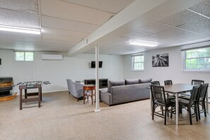 Interior - Pasadena Hideaway w/ Game Room & Fire Pit! (Pasadena)