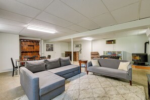 House (3 Bedrooms) | Interior