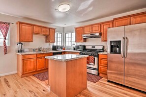 House (3 Bedrooms) | Interior - Mtn-view Home < 1 Mi to Lake Elsinore! (Lake Elsinore)