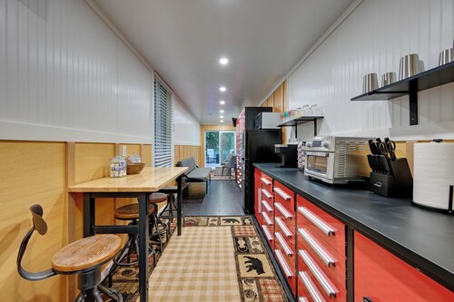 Carbonado Studio w/ Deck & Blackstone Griddle!