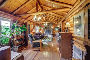 House (3 Bedrooms) | Interior - Waterfront Newport Vacation Rental on Sacheen Lake (Newport)