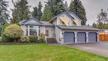 House (3 Bedrooms) | Front of property