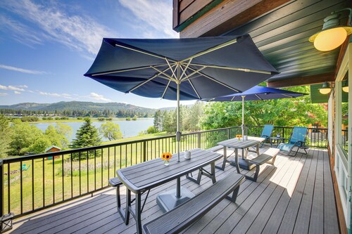 ~ 10 Mi to Newport: Pend Oreille Riverfront Cabin